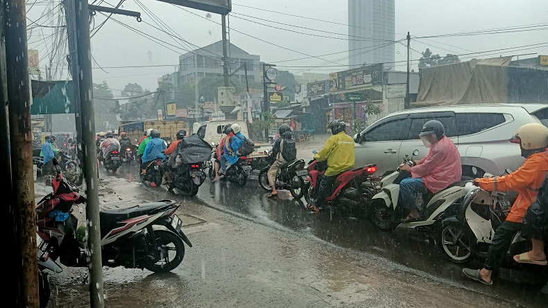Hujan Deras, Jalan RS Fatmawati Raya Jakarta Selatan Macet