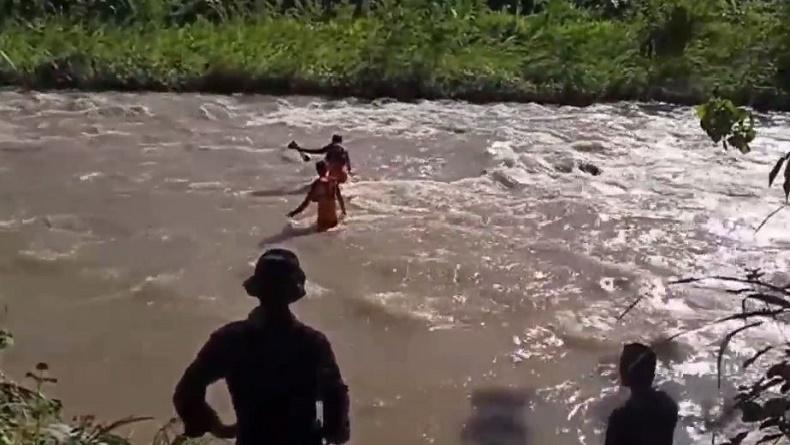 Banjir Bandang di Ende NTT, Ayah dan Anak Hilang Diduga Terseret Arus