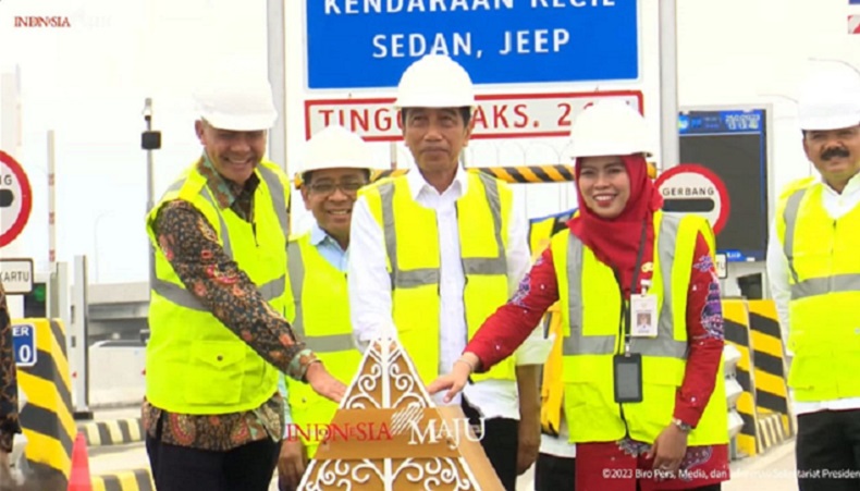 Jokowi : Tol Semarang-Demak Bisa Sekaligus Jadi Tanggul Laut, Cegah Banjir Rob