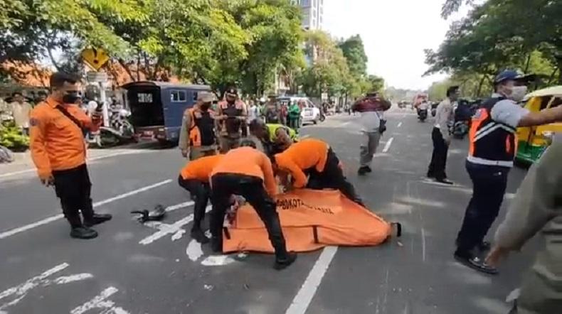 Kecelakaan Maut di Jalur Frontage Road Surabaya, Pemotor Tewas Terlindas Truk Dishub