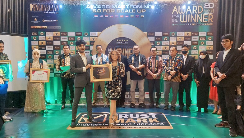 MNC Life Terima Penghargaan di Ajang The Winner Awards 2023
