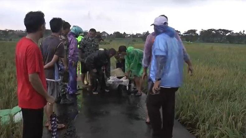 2 Remaja Tersambar Petir saat Naik Motor di Klaten, 1 Orang Tewas 