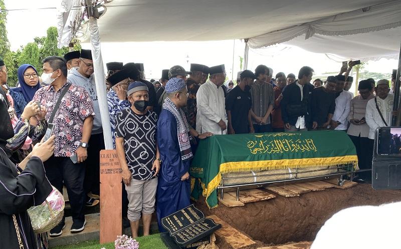 Jenazah Mantan Ketua MUI KH Ali Yafie Dimakamkan di TPU Tanah Kusir, Berdekatan dengan Pusara Istri