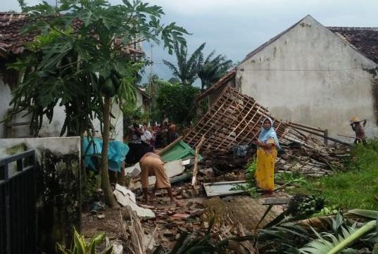 Puluhan Rumah di Jember Rusak Diterjang Angin Puting Beliung, 3 Orang Luka-Luka