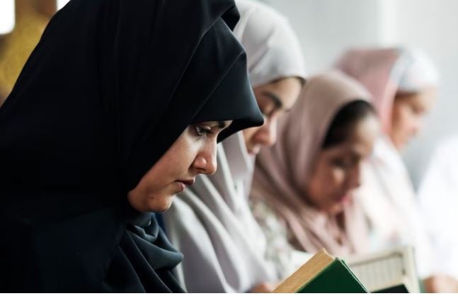 11 Ayat Alquran tentang Istri Taat pada Suami dan Artinya Lengkap dengan Hadits