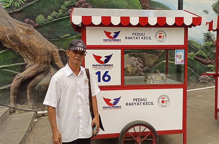 Gerobak Bakso Bantuan Partai Perindo Berkualitas, Pelaku UMKM: Semoga Usahanya Berkembang