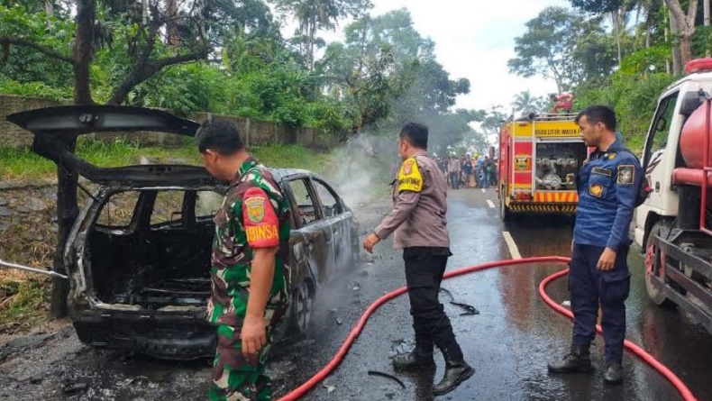 Mobil Rombongan Ngunduh Mantu di Lampung Hangus Terbakar, Berisi 5 Penumpang