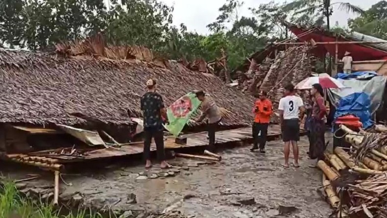 Diterjang Puting Beliung, Asrama Santri Ponpes di Temanggung Ambruk