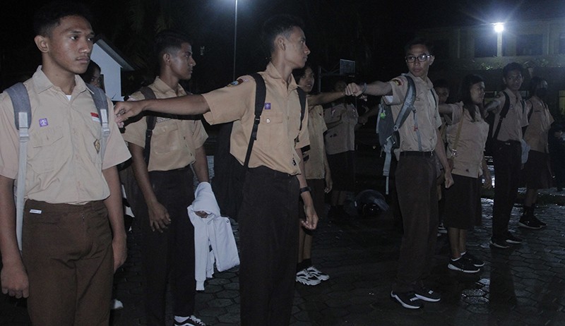 Respons Kebijakan Sekolah Jam 5 Pagi, DPR: Praktikkan Dulu di Pemprov NTT