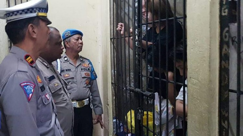 Cek Ruang Tahanan, Personel Polresta Manado Pastikan Barang Berbahaya Tidak Masuk