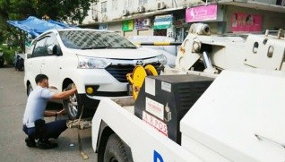 Gibran Wajibkan Pemilik Mobil di Solo Punya Garasi, Parkir Sembarangan Diderek dan Kena Denda