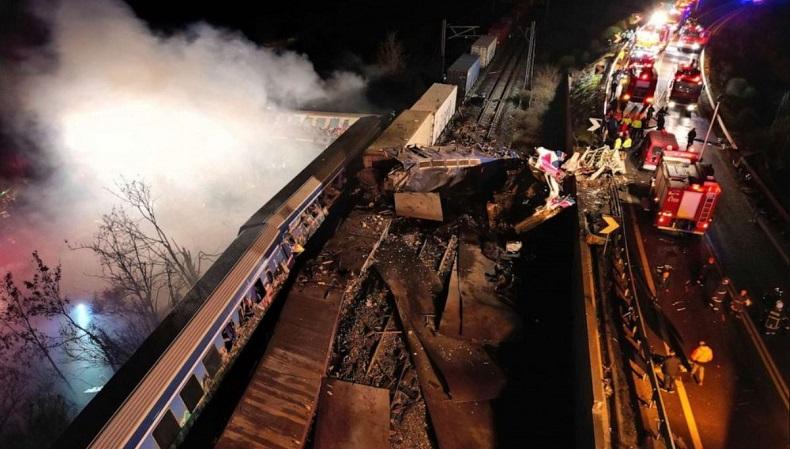 2 Kereta Tabrakan, 3 Pejabat Mundur Bersamaan