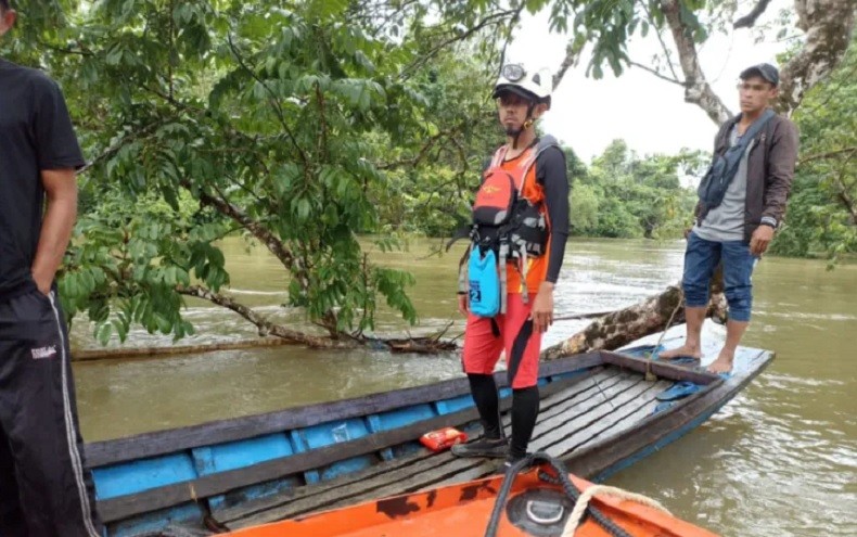 Perahu Tenggelam di Sungai Momong Bengkayang, Ini Identitas 3 Korban Hilang