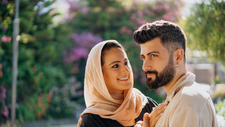 Apakah Suami Istri Boleh Bermesraan Saat Puasa? Muslim Wajib Tahu Hukumnya