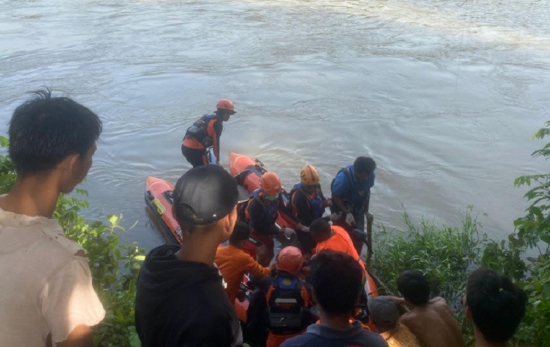 Sampan Terbalik, Warga Tenggelam di Sungai Batang Tebo Ditemukan Tewas