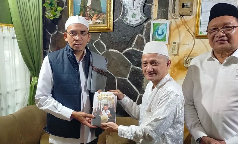 TGB Zainul Majdi Ziarah Makam Mama Falak di Bogor, Kenang Kisah Sang Kakek