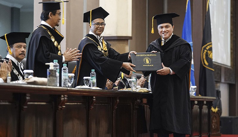 Erick Thohir Dapat Gelar Doktor Honoris Causa, Suaranya Bergetar saat Ingat Pesan Ibu