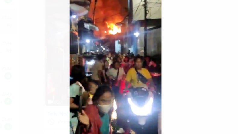 Suasana Sekitar Depo Plumpang Mencekam, Klakson Kendaraan dan Teriakan Warga Bersahutan