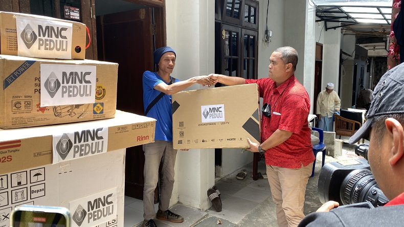 Terima Bantuan MNC Peduli, Korban Kebakaran di Cipete Utara Terbantu