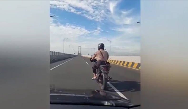 Viral Pemotor Diduga Polisi Terobos Jalur Mobil Jembatan Suramadu, Ini Faktanya 