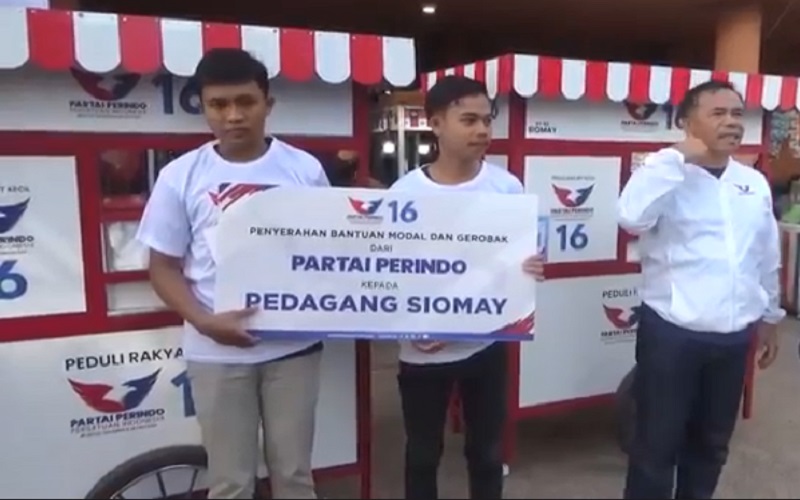 Pedagang dan Mahasiswa di Gowa Senang Dapat Bantuan Gerobak Partai Perindo