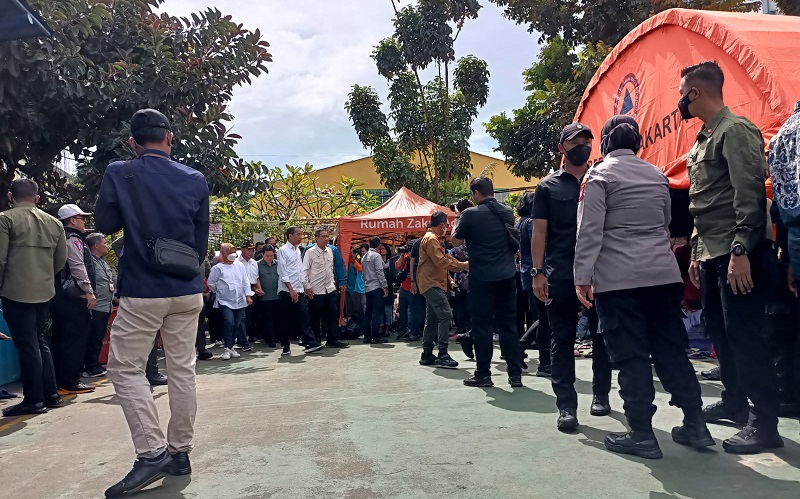 Presiden Jokowi Temui Pengungsi Kebakaran Depo Plumpang di RPTRA Rasela