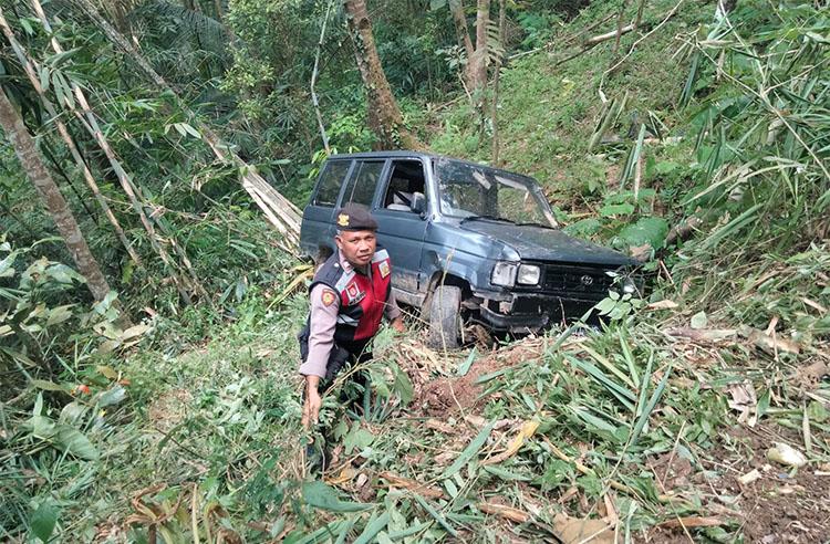 Kecelakaan Hari Ini di Kulonprogo, Minibus Masuk Jurang Sedalam 15 Meter