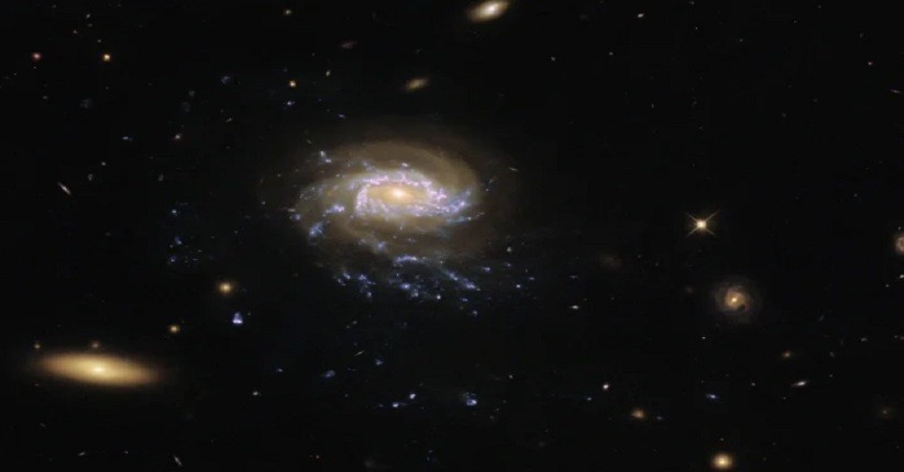Hubble Abadikan Galaksi Ubur-Ubur, Terletak di Konstelasi Cetus