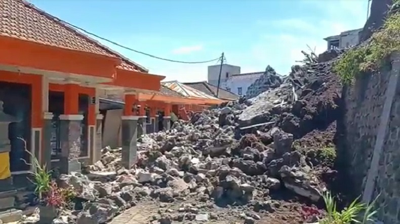 Tebing Pura 20 Meter di Pasuruan Longsor Timpa 4 Rumah, Begini Kondisinya 