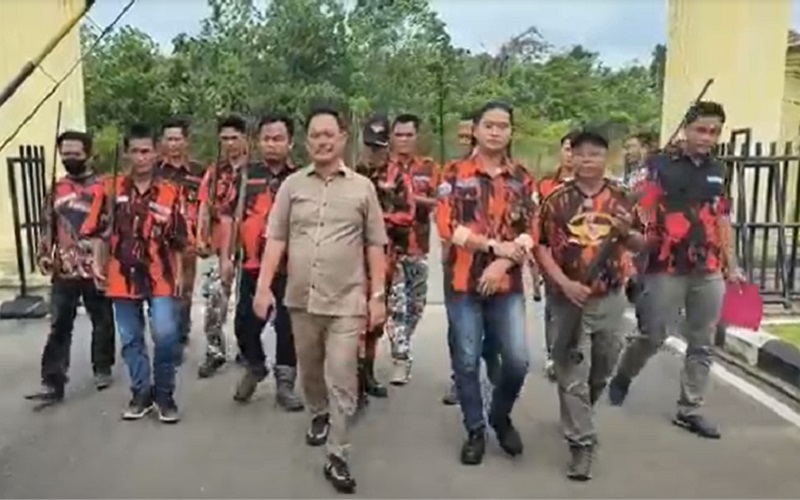 Anggota Ormas Bawa Senjata Api ke Polres PALI, Ada Apa?