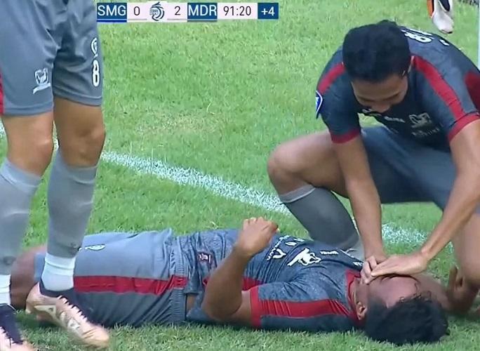 Ricki Ariansyah Kolaps saat Lawan PSIS, Aksi Reva Adi Utama Jadi Sorotan