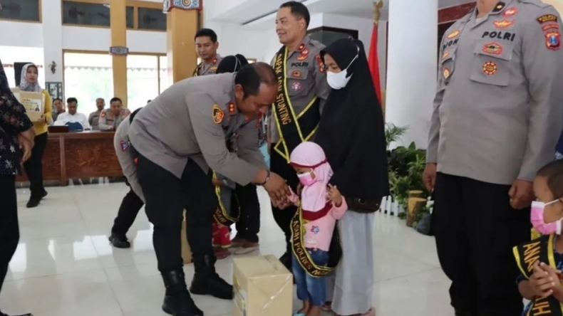 Turunkan Stunting dengan Penthul Melikan, Polres Ngawi Dapat Penghargaan dari BKKBN dan Menko PMK