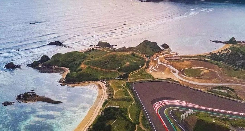 Bukit Seger, Spot Terbaik 360 Derajat Menikmati Kecantikan Mandalika