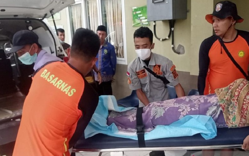 Lahat Dikepung Banjir, Bocah 11 Tahun Tewas Terseret Arus