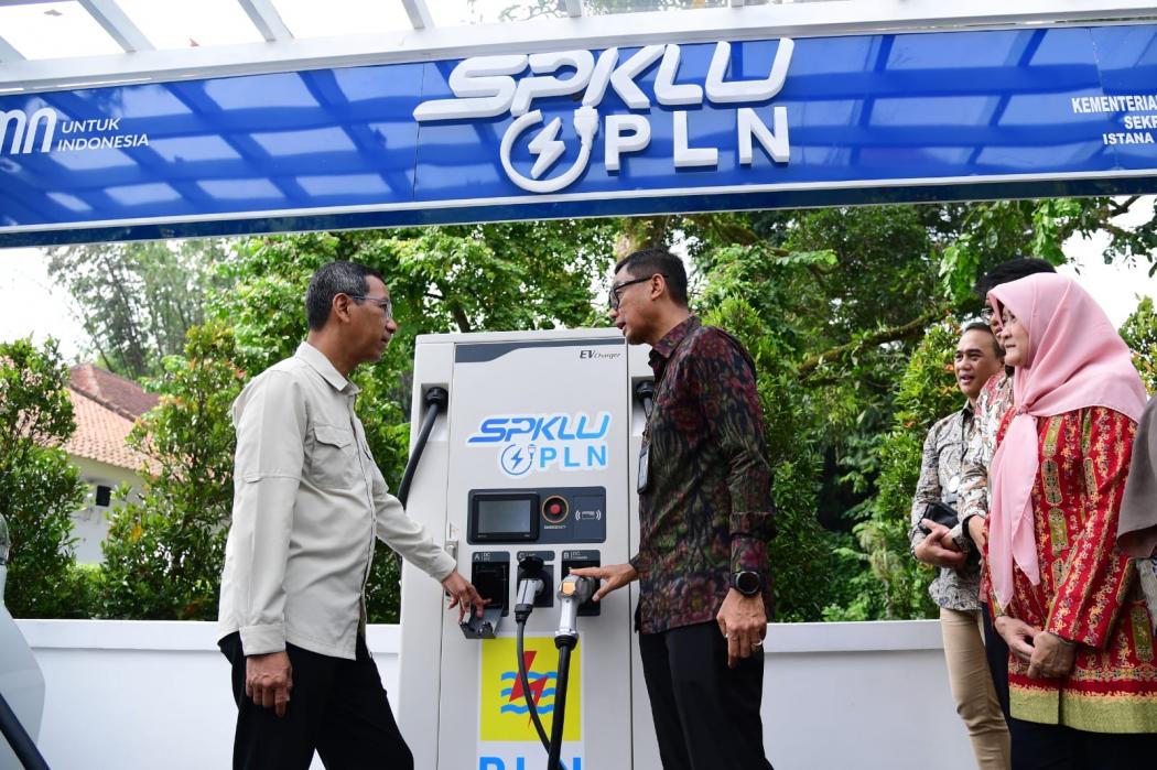Stasiun Pengisian Kendaraan Listrik Resmi Beroperasi di Istana Kepresidenan Bogor