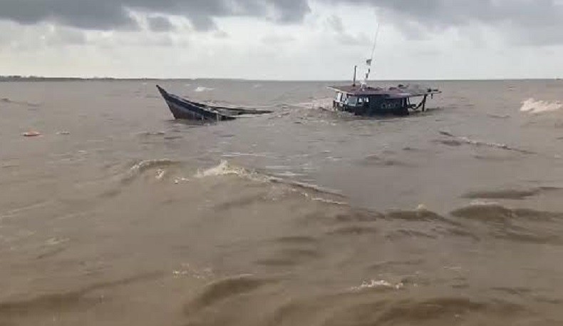 Kapal Pengangkut Sawit Tenggelam Usai Dihantam Ombak, 3 ABK Selamat