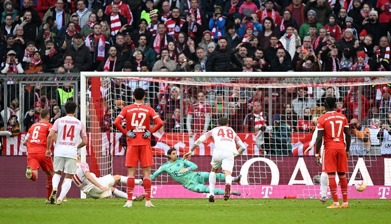 Cetak 3 Gol ke Gawang Bayern Munchen, Augsburg Ejek PSG
