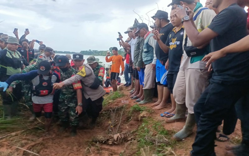 Nekat Terobos Banjir, Karyawan di Lampung Tewas Terseret Arus