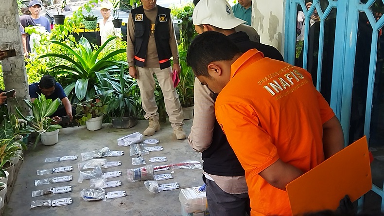 Polisi Tangkap Kakak Adik Pemasok Bahan Petasan yang Picu Ledakan di Malang