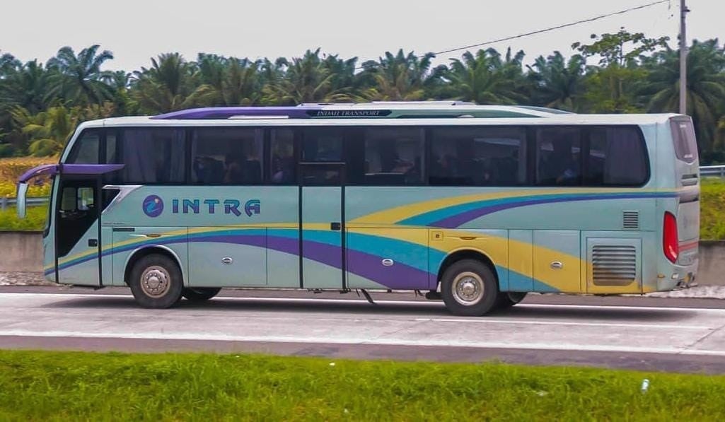 Kisah PO Bus Intra Lintasi Jalan Dipakai Pesta Warga di Sumatera, Sopir Dikejar Massa
