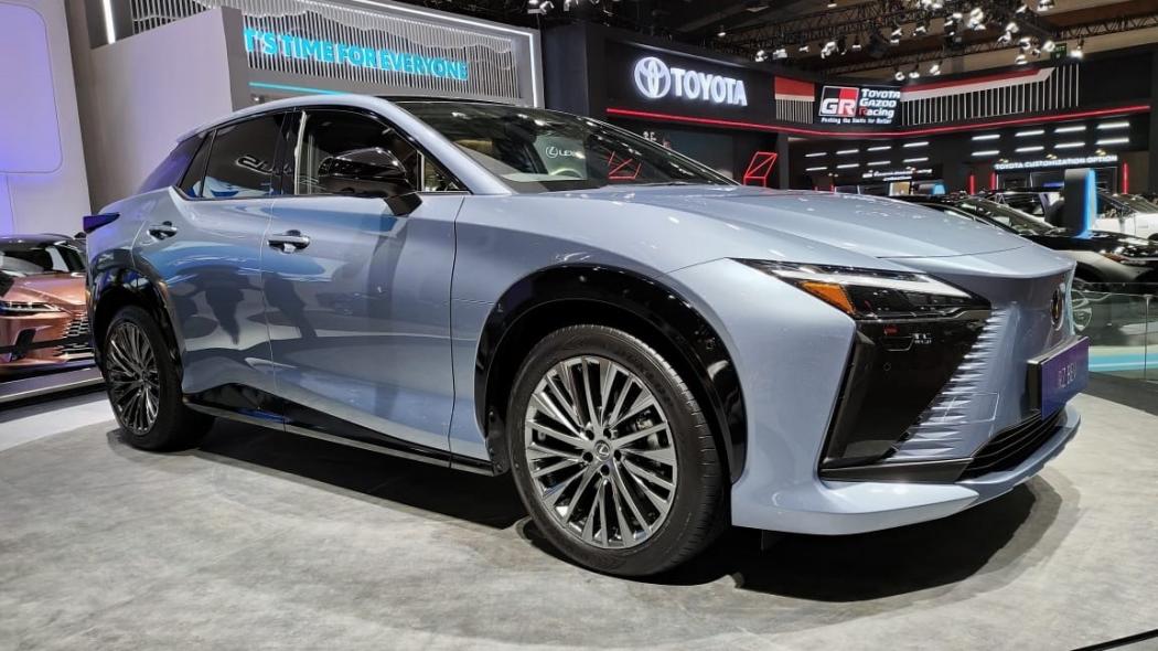 Melantai di GJAW 2023, Ini Alasan Harga Mobil Listrik Lexus RZ Belum Diumumkan