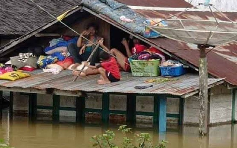 Musi Rawas Dikepung Banjir, Rumah Warga Terendam Air hingga Atap 