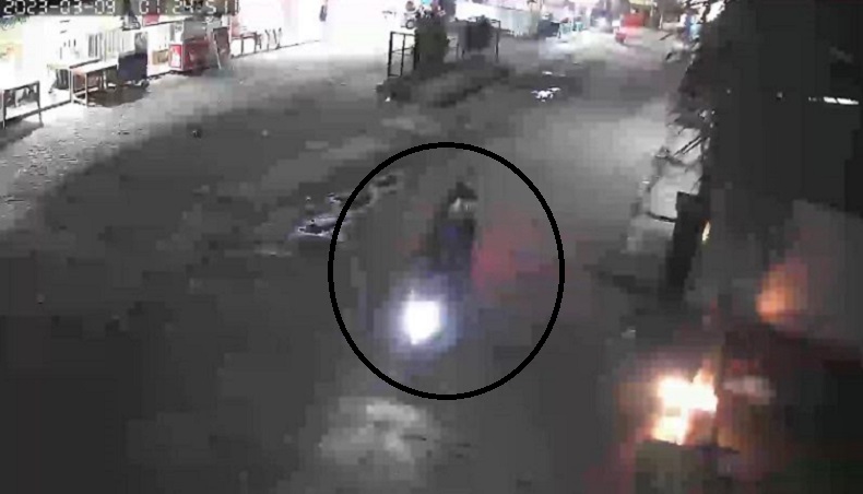 Pemotor Dikejar Begal hingga Tabrak Pagar Kantor Desa di Bekasi, Motornya Raib