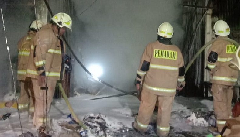 Toko Plastik di Duren Sawit Hangus Terbakar, Total Kerugian Rp350 Juta