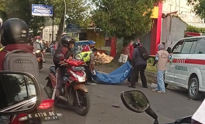 Kecelakaan Motor Adu Banteng di Jalan Blora- Purwodadi, 1 Pengendara Tewas 