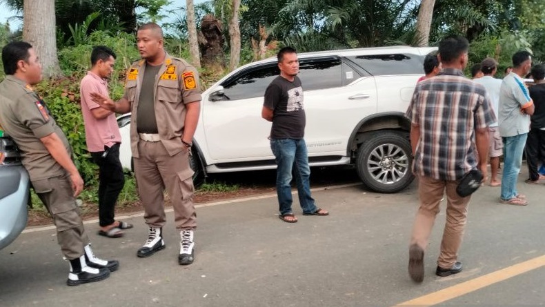 Mobil Dinas Wakil Bupati Mukomuko Kecelakaan di Desa Bandar Jaya