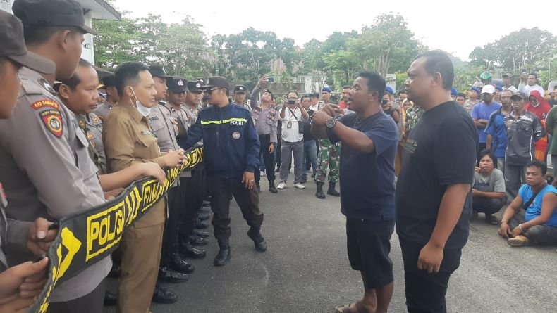 Unjuk Rasa Nelayan di Kantor Bupati Bangka, Tuntut Pendalaman Alur Muara Air Kantung