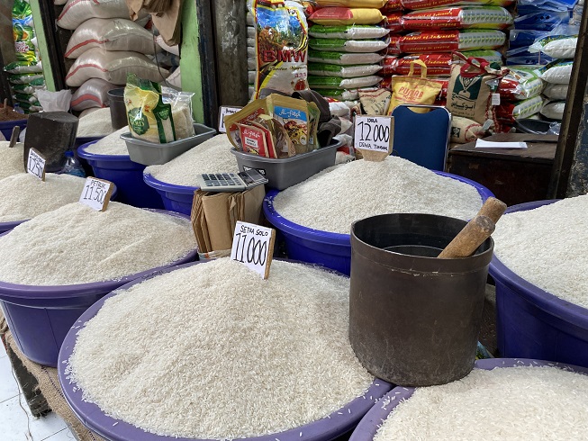 Harga Beras Bulog Naik Jelang Ramadan, Tembus Rp10.000 per Kg