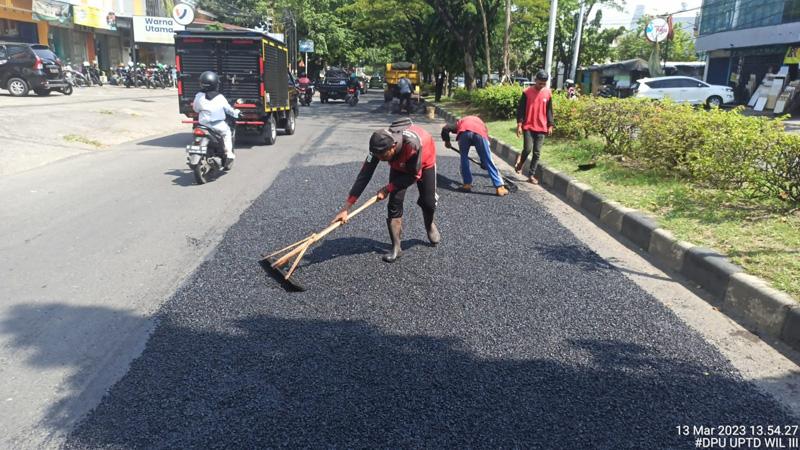 Respons Keluhan Warga, Wali Kota Semarang Perintahkan Jajaran Tambal Jalan Berlubang