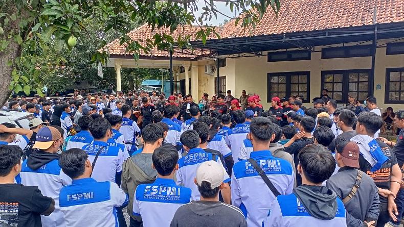 Buruh Geruduk Dinas KUKM Majalengka, Mediasi PHK Gagal